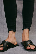 Load image into Gallery viewer, Kancan High Rise Skinny Black Jeans