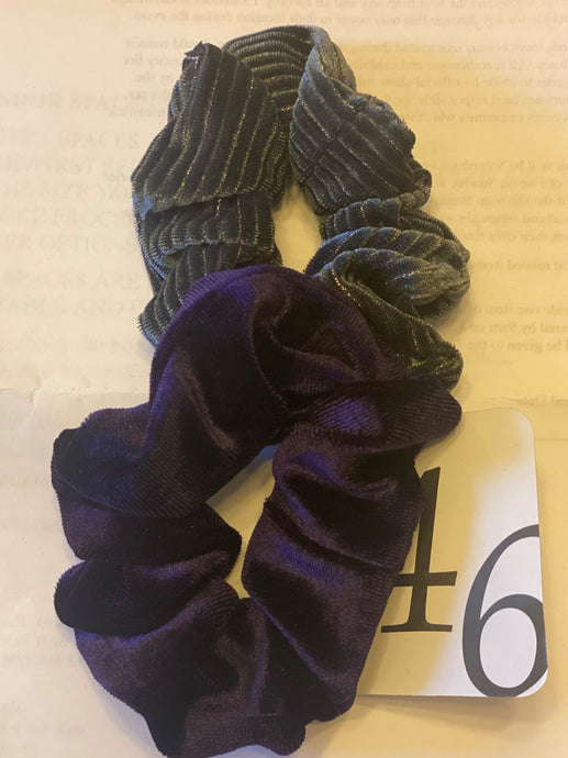 Velvet Scrunchie (2 colors)